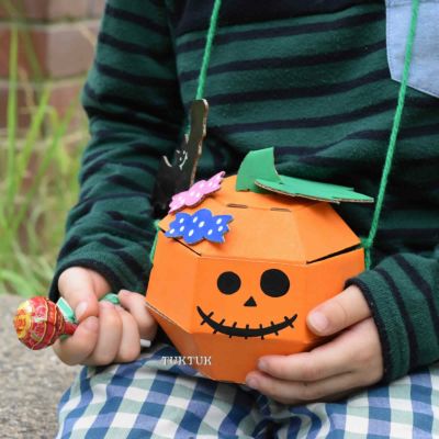 ダンボールクラフト・かぼちゃのお菓子入れ